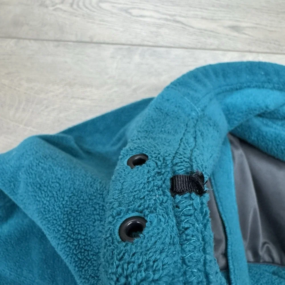 Mountain Hardwear this piece